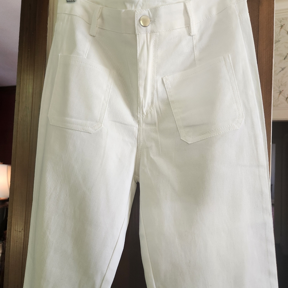 White pant with front & back pockets